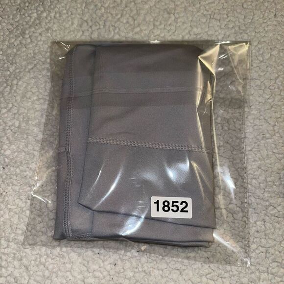 Under Armour Women’s Athletic Compression Leggings Light Gray 1X NWOT - Picture 11 of 11